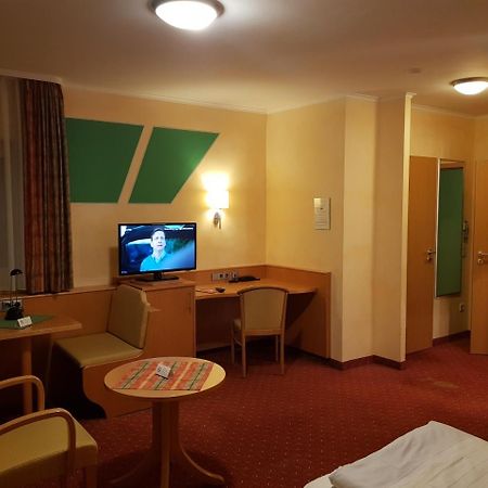 Hotel-Restaurant Froehlich Kaiserslautern Esterno foto