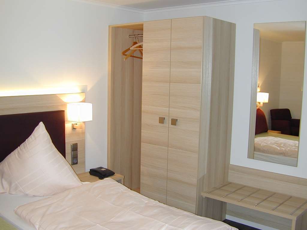 Hotel-Restaurant Froehlich Kaiserslautern Esterno foto