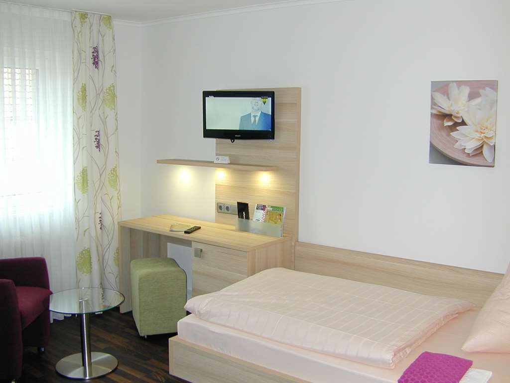 Hotel-Restaurant Froehlich Kaiserslautern Esterno foto