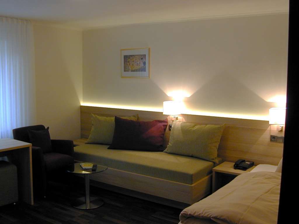 Hotel-Restaurant Froehlich Kaiserslautern Esterno foto
