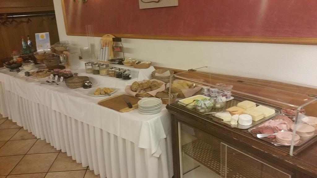 Hotel-Restaurant Froehlich Kaiserslautern Esterno foto