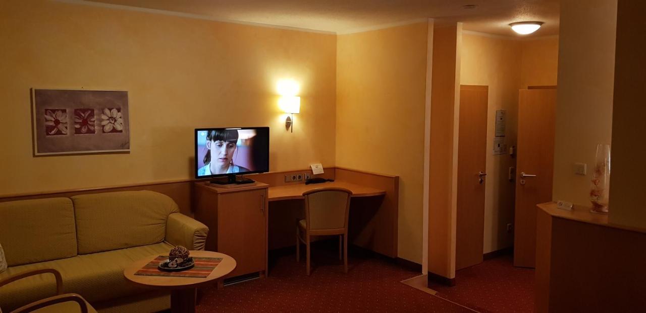 Hotel-Restaurant Froehlich Kaiserslautern Esterno foto