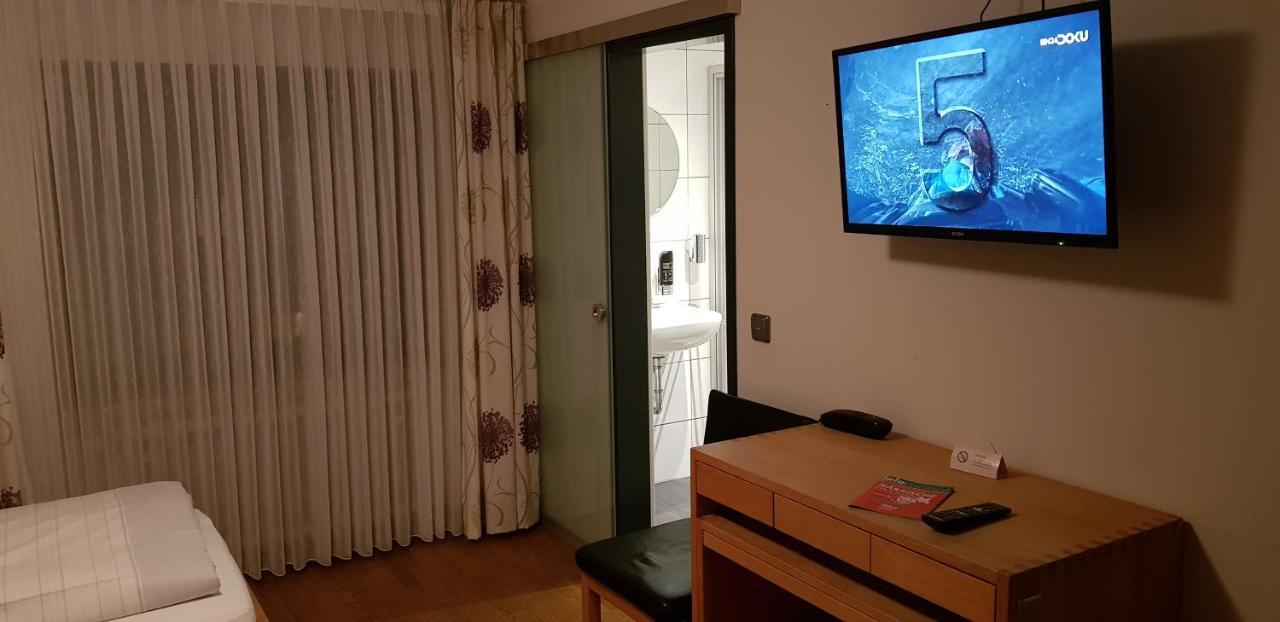 Hotel-Restaurant Froehlich Kaiserslautern Esterno foto