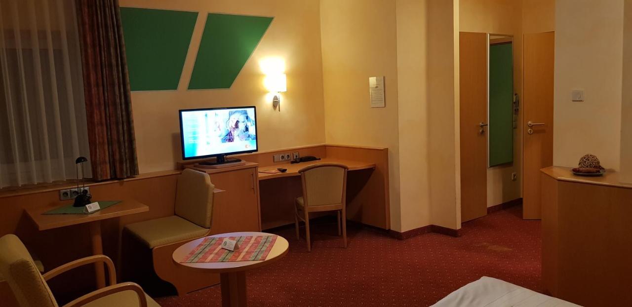 Hotel-Restaurant Froehlich Kaiserslautern Esterno foto