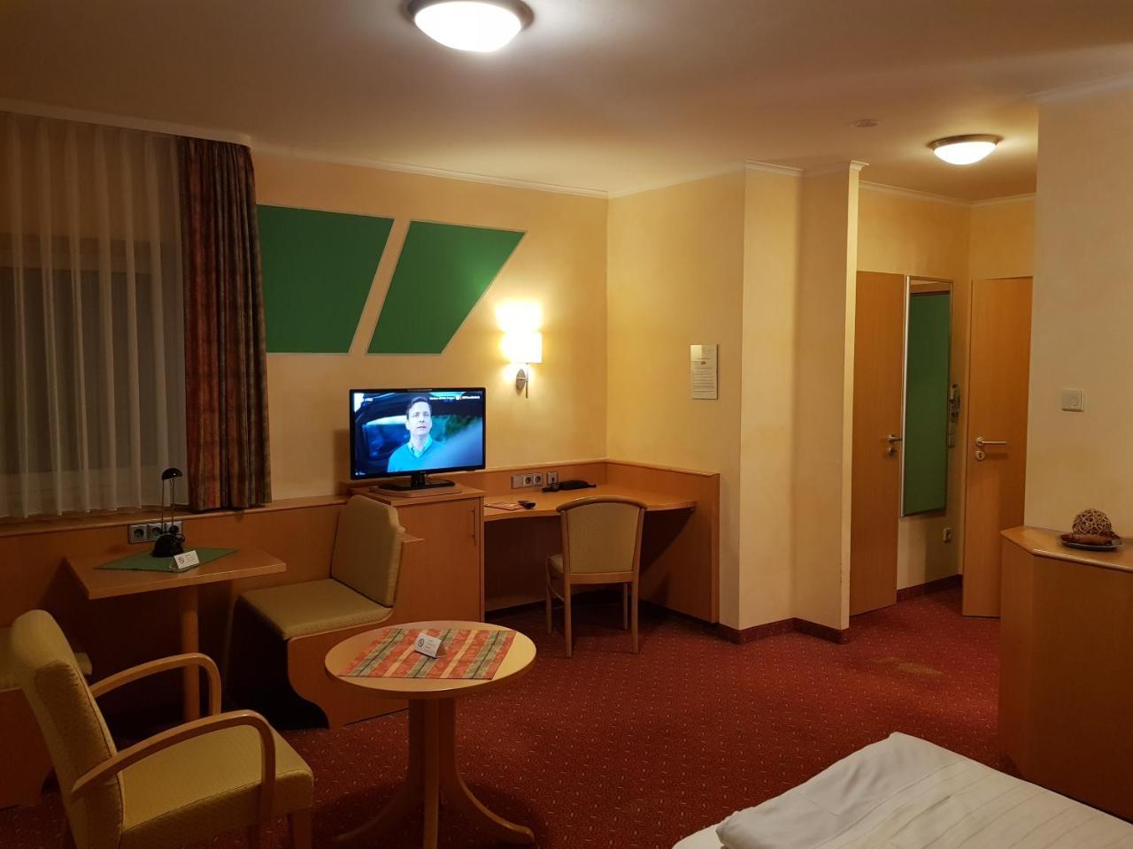 Hotel-Restaurant Froehlich Kaiserslautern Esterno foto