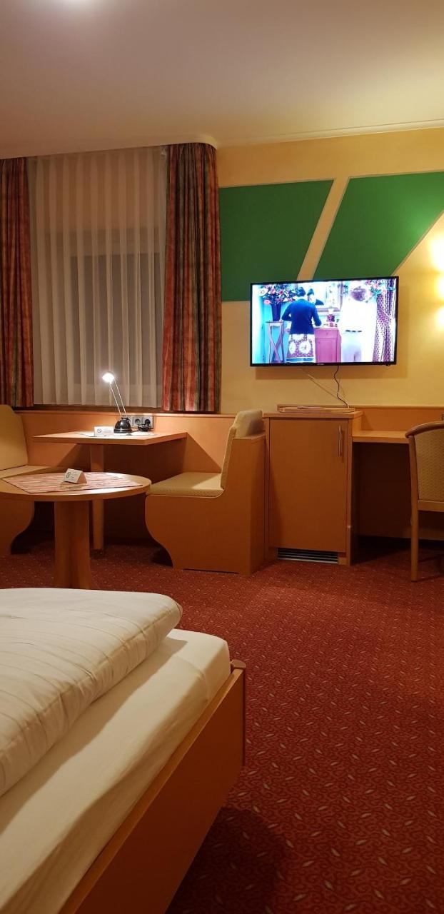 Hotel-Restaurant Froehlich Kaiserslautern Esterno foto
